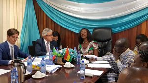 Al centro Ministro Sherry Ayittey e Pres Distretto Pesca Giovanni Tumbiolo